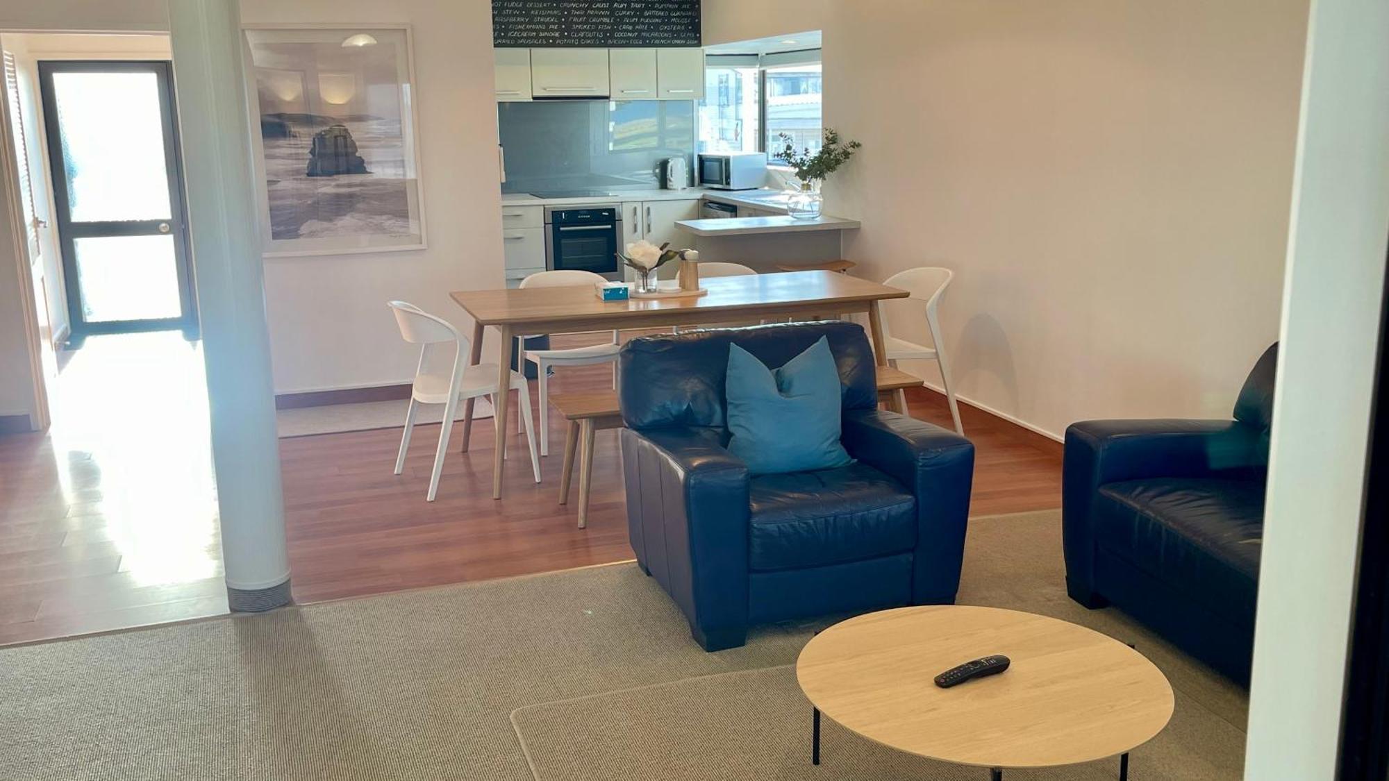 The Nautilus Hotel Napier Luaran gambar A typical apartment at the University of Tasmania's New College