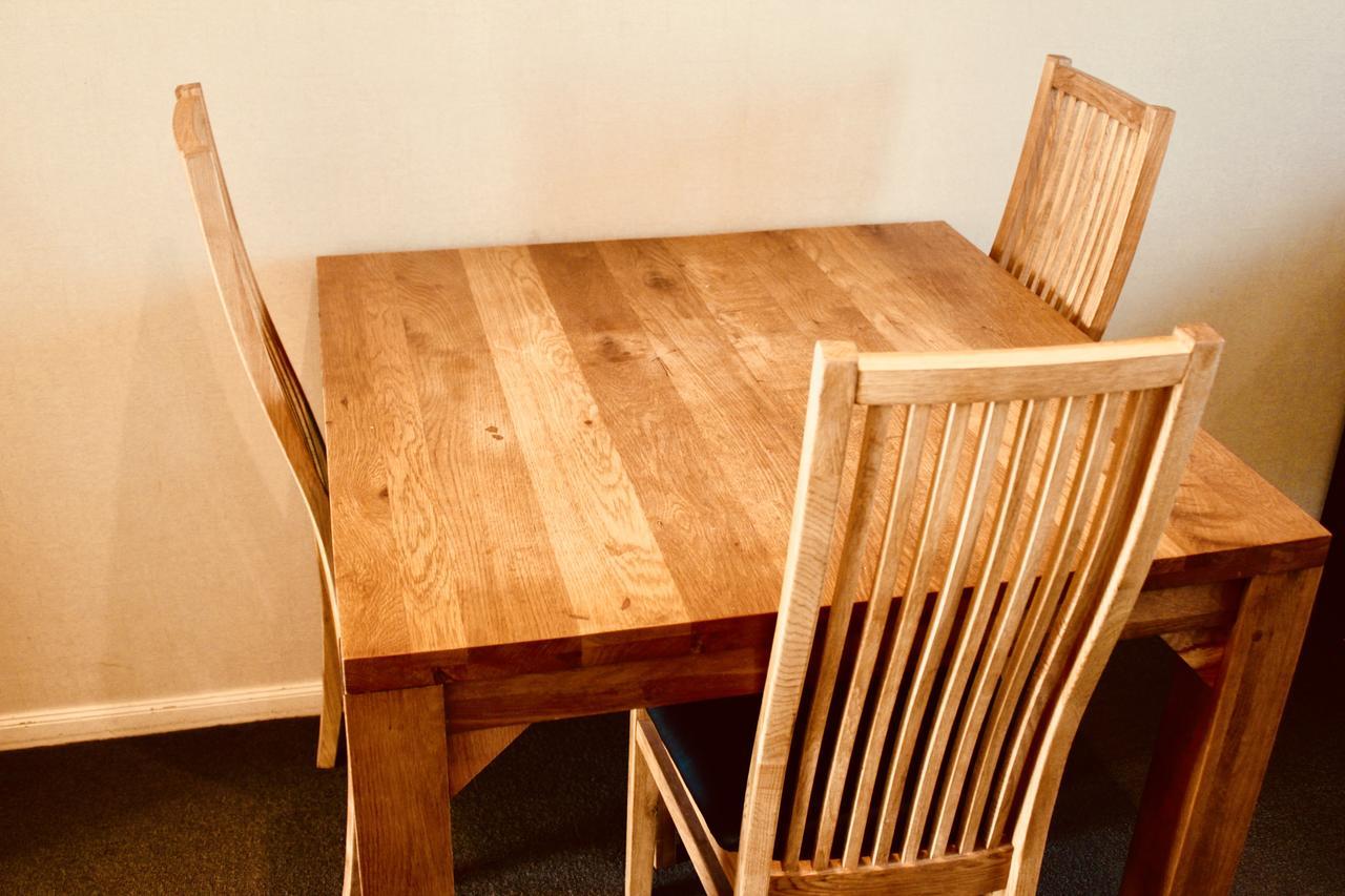 The Nautilus Hotel Napier Luaran gambar A dining table and chairs
