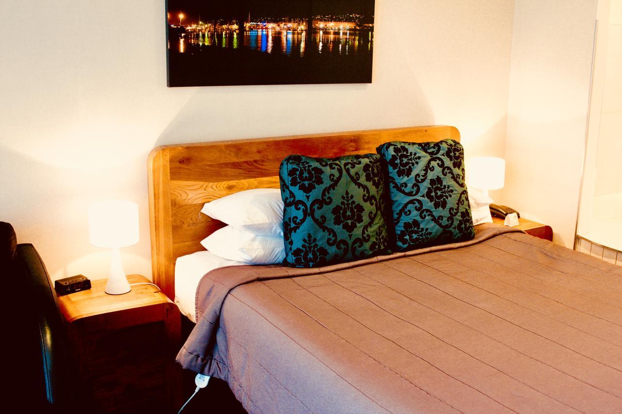 The Nautilus Hotel Napier Luaran gambar A bedroom at the hotel