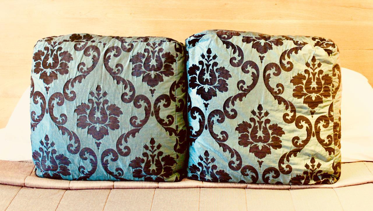 The Nautilus Hotel Napier Luaran gambar A pair of cushions