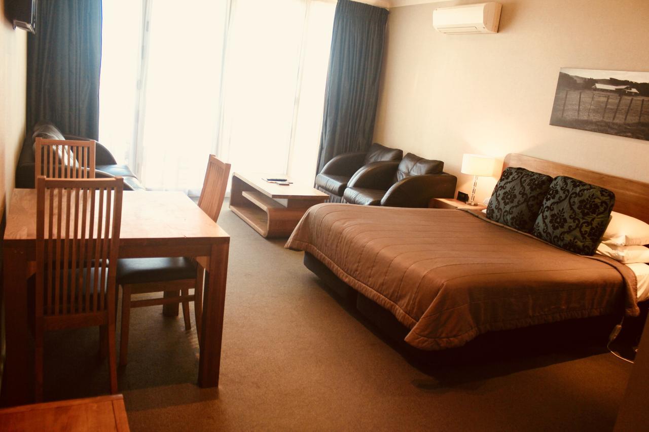 The Nautilus Hotel Napier Luaran gambar A room at the hotel