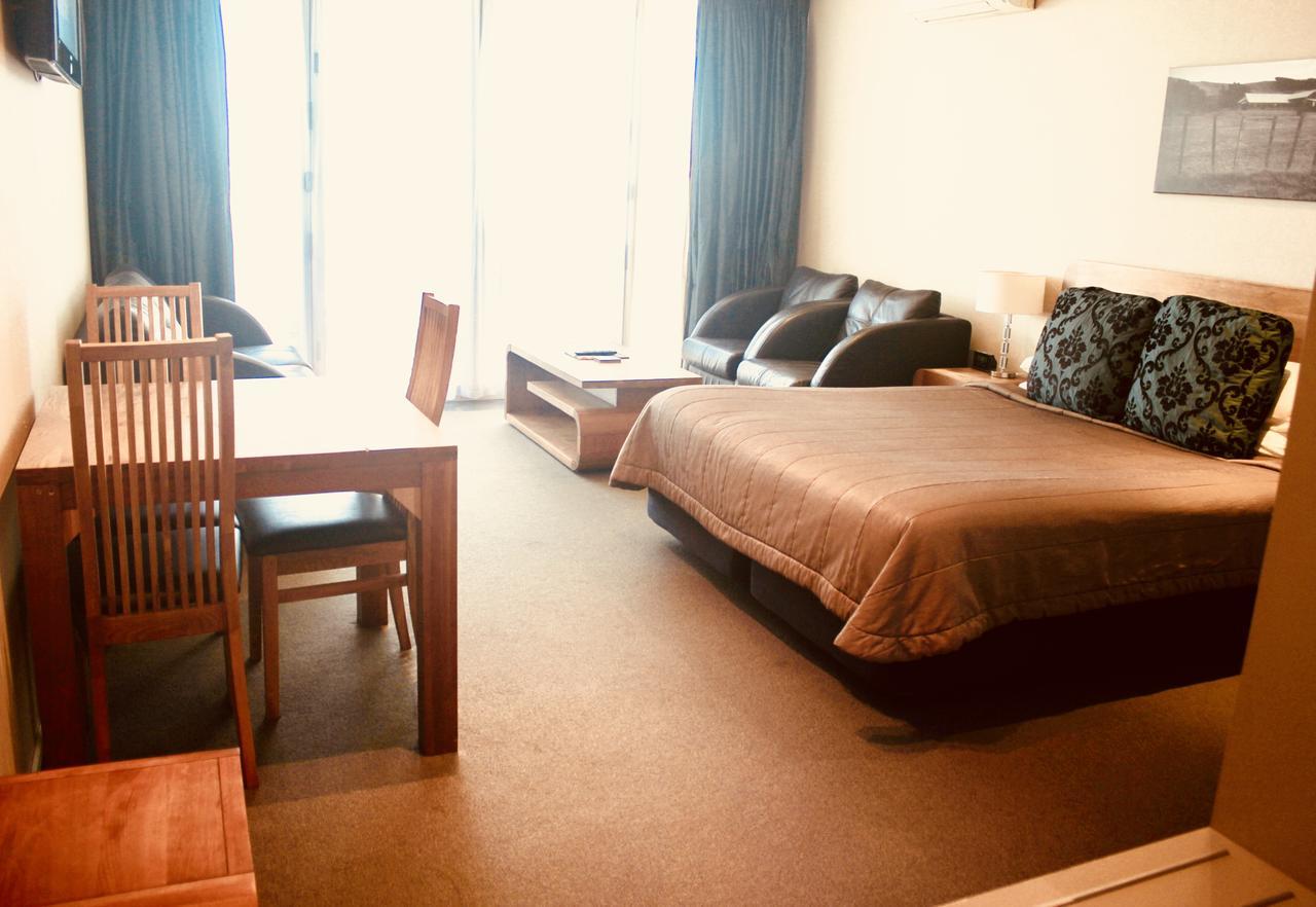 The Nautilus Hotel Napier Luaran gambar A typical studio apartment