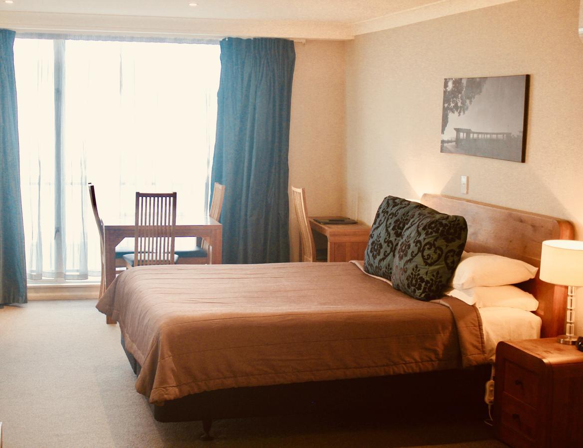 The Nautilus Hotel Napier Luaran gambar A typical bedroom at the hotel