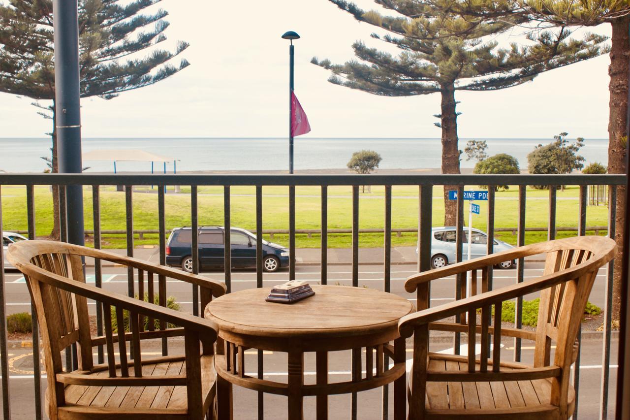 The Nautilus Hotel Napier Luaran gambar A balcony
