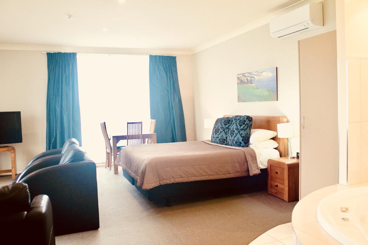 The Nautilus Hotel Napier Luaran gambar A typical studio apartment