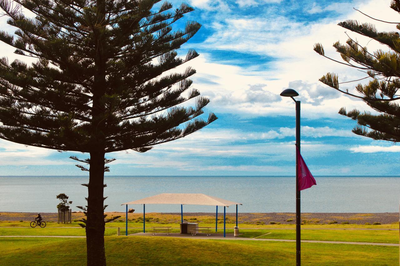 The Nautilus Hotel Napier Luaran gambar Rainbow over the beach at Port Augusta